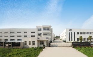 桅柱式高空作業平臺提升酒店燈具更換效率