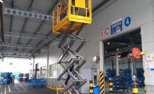 高效率移動式作業平臺在工廠車間的應用與特點